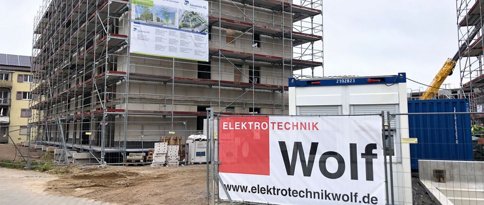 Auf dem Bild ist ein Gebäude zu sehen, das gerade gebaut wird.