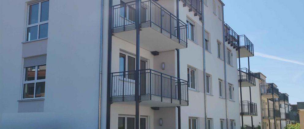 Das Bild zeigt ein neu gebautes Gebäude.