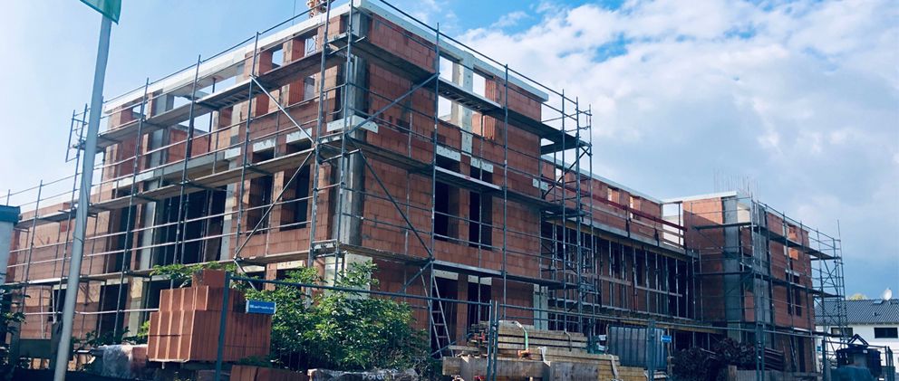 Auf dem Bild ist ein Gebäude zu sehen, das gerade gebaut wird.