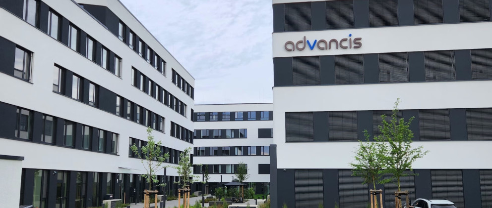 Das Bild zeigt ein neu gebautes Gebäude.