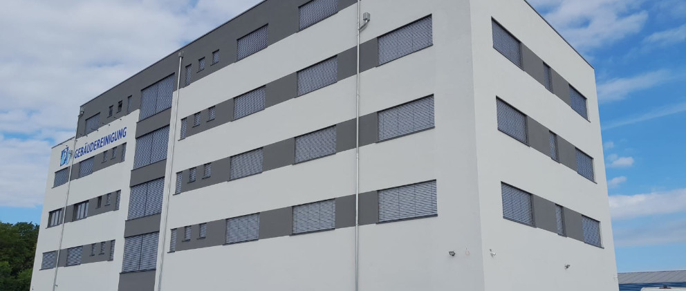 Das Bild zeigt ein neu gebautes Gebäude.